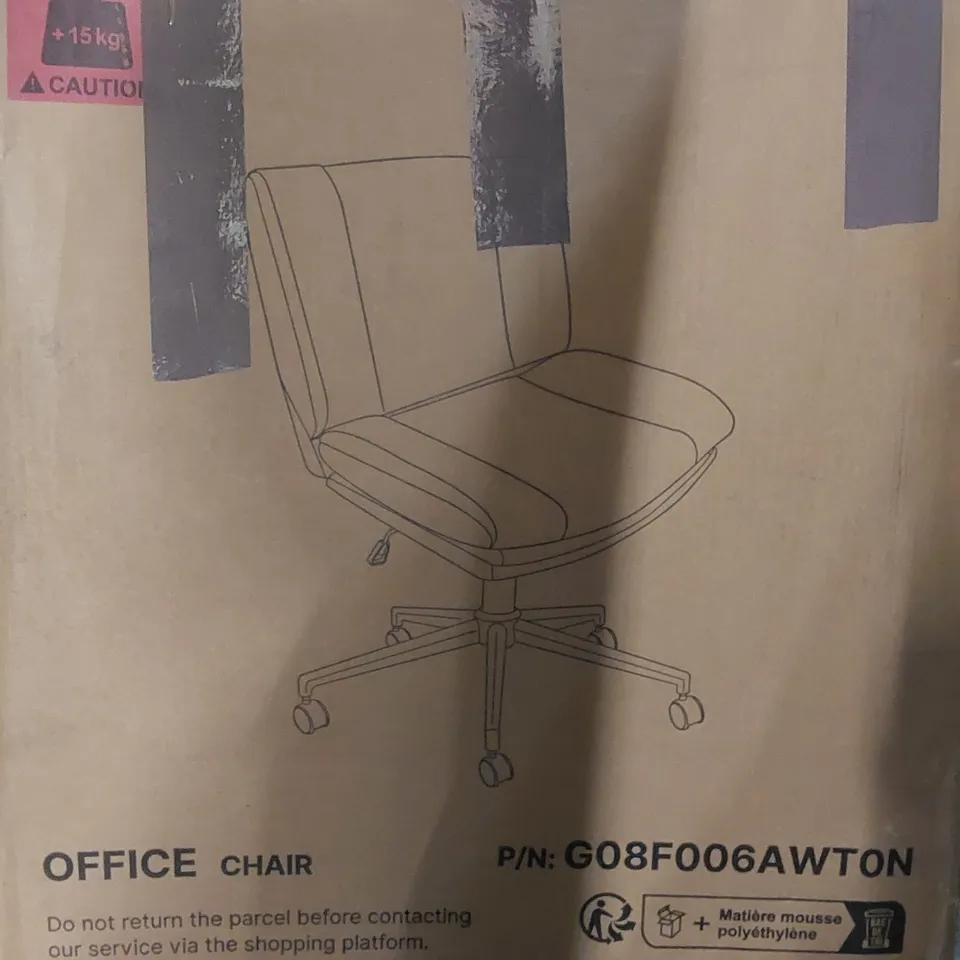 BOXED OFFICE CHAIR - WHITE