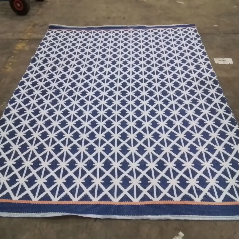 QUALITY DESIGNER AREA RUG - APPROXIMATELY 230X160CM