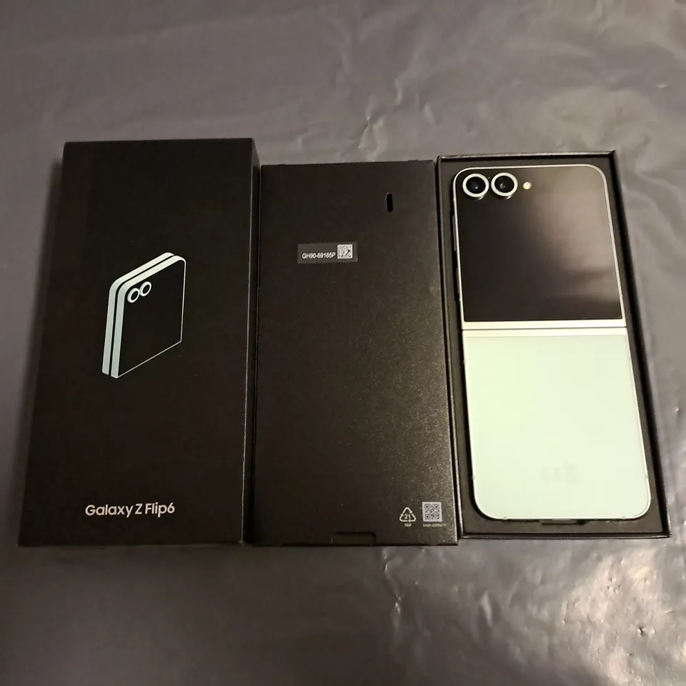 BOXED SAMSUNG GALAXY FLIP 6 12GB 256GB IN MINT - SM-F741B