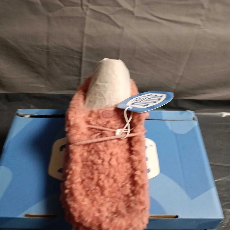 BOXED PAIR OF HEY DUDE PINK FUZZY SLIP-ON SHOES - UK 5
