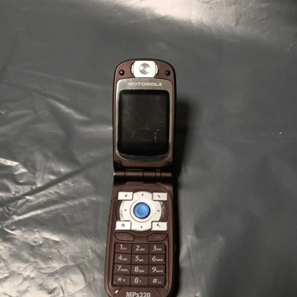 MOTOROLA MPX220 MOBILE PHONE – BROWN FLIP PHONE