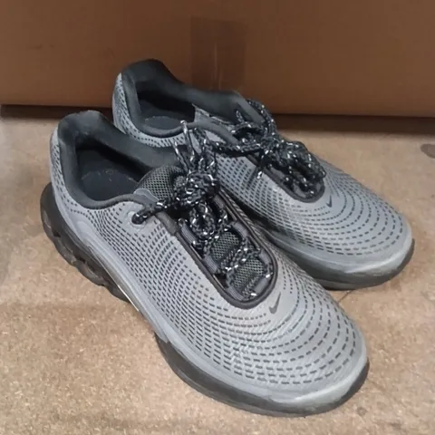 NIKE KIDS GREY SNEAKERS – UK 3