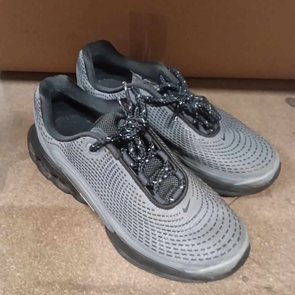 NIKE KIDS GREY SNEAKERS – UK 3