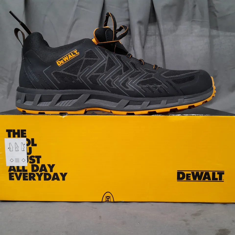 BOXED PAIR OF DEWALT STEEL TOE SHOES IN BLACK UK SIZE 11