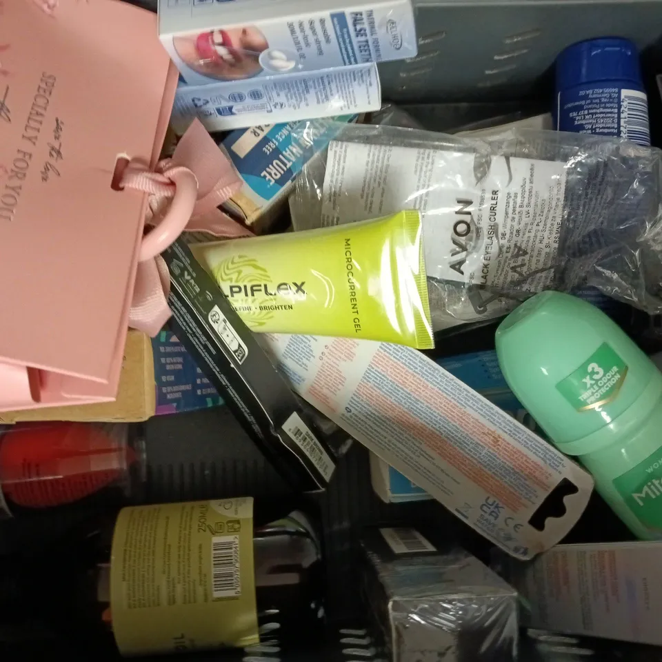 APPROXIMATELY 20 ASSORTED COSMETIC ITEMS TO INCLUDE BYOMA, HOEGOA, ETC - COLLECTION ONLY
