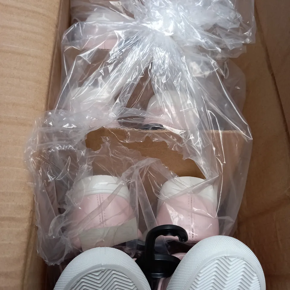 BOX OF 10 LOW BOW PINK SHOES 