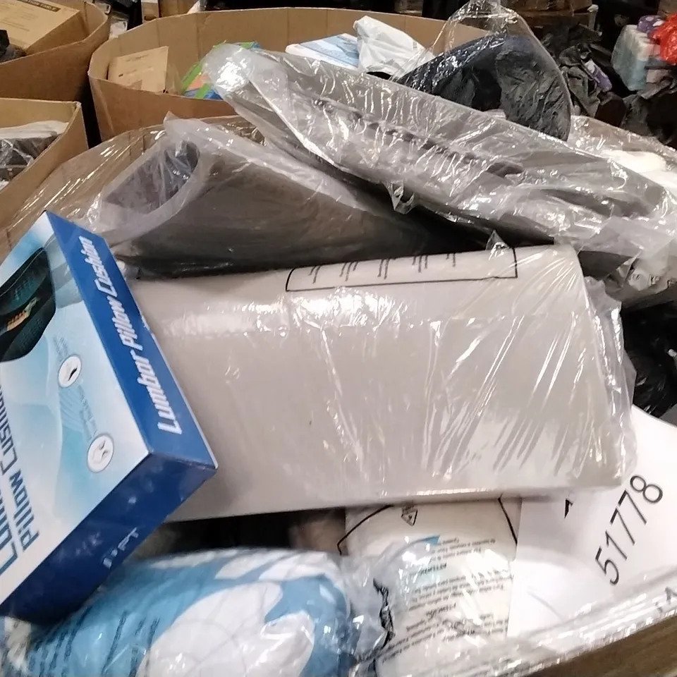 PALLET CONTAINING LARGE QUANTITIES OF PILLOWS