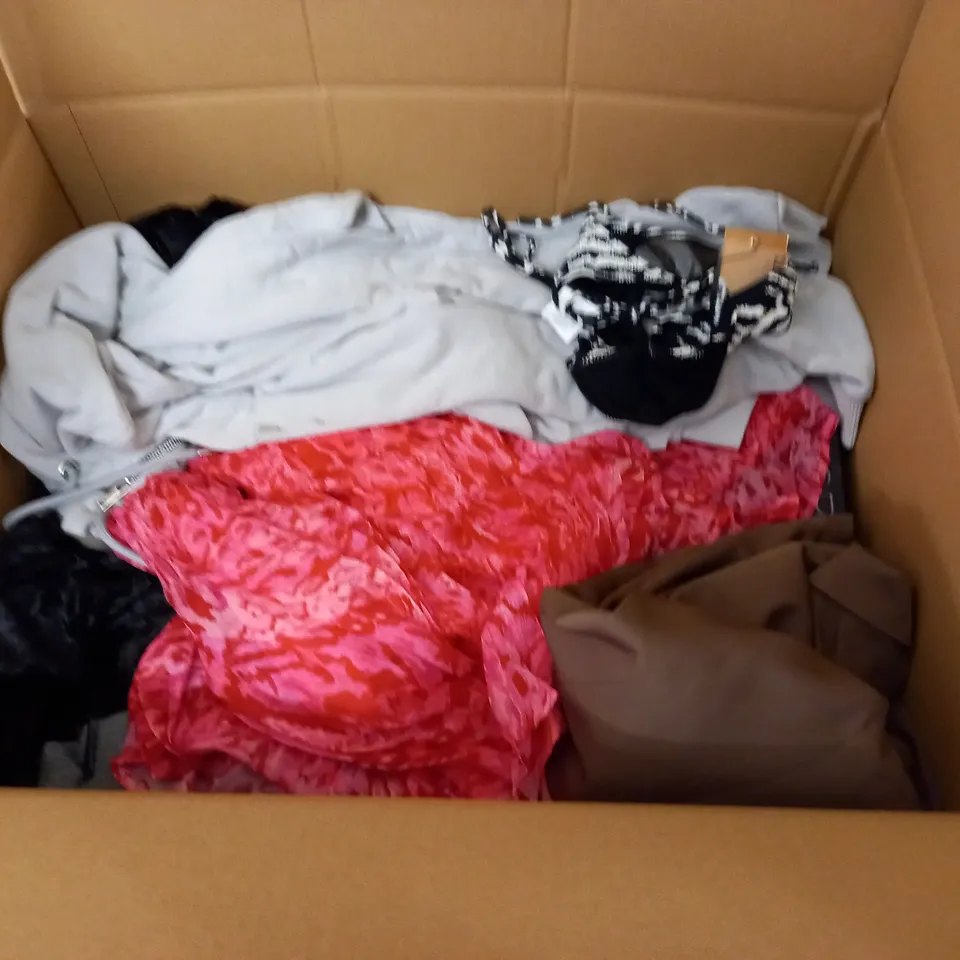 LARGE QUANTITY OF ASSORTED CLOTHING ITEMS TO INCLUDE CREW CLOTHING, PRETTYLITTLETHING AND TOPSHOP