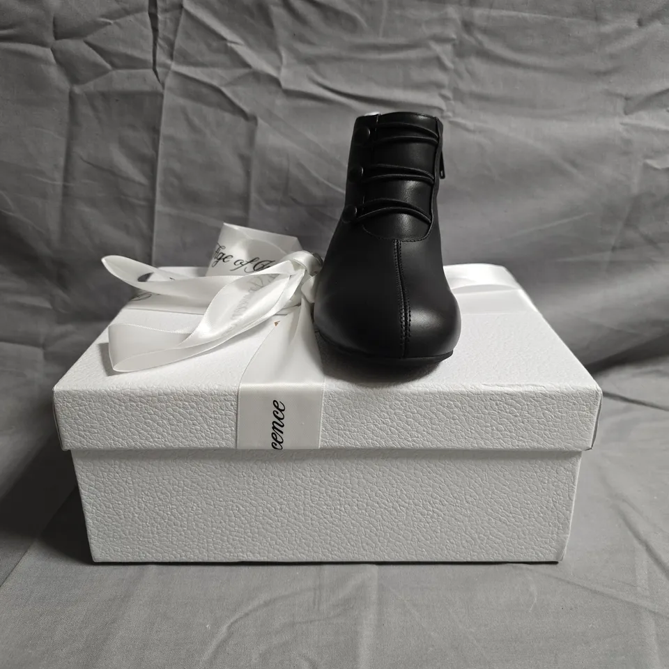 BOXED PAIR OF AGE OF INNOCENCE KIDS VIVIAN BLACK SHOES SIZE EU 27