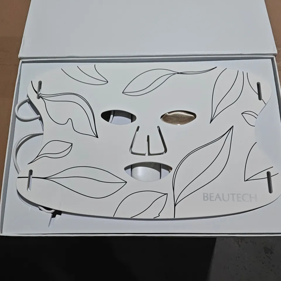 BEAUTECH LED FACE MASK – BEAUTY GADGET IN BOXED SET