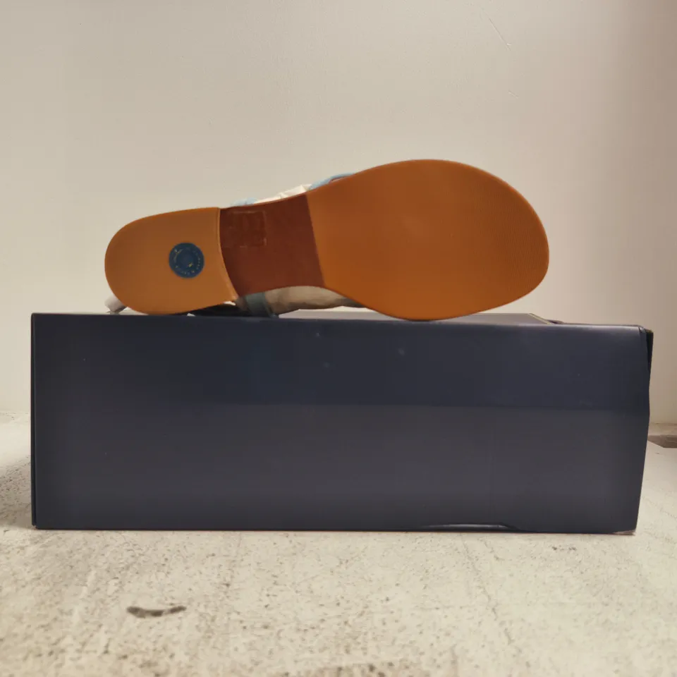 BOXED PAIR OF FAIRFAX & FAVOR WOMENS BRANCASTER SANDALS IN SKY BLUE SUEDE SIZE UK 4