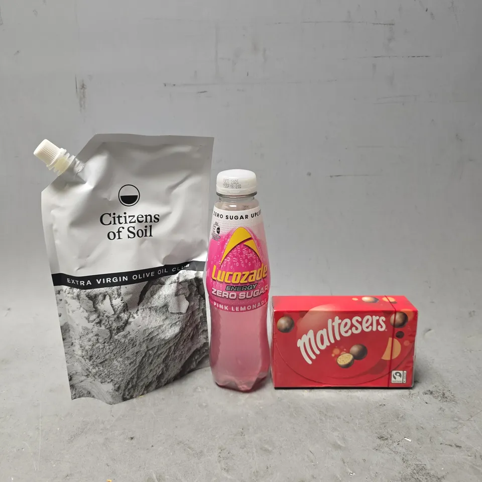 APPROXIMATELY 11 ASSORTED FOOD & DRINK ITEMS TO INCLUDE - MALTESERS , CITIZENS OF SOIL OLIVE OIL , LUCOZADE PINK LEMONADE ETC