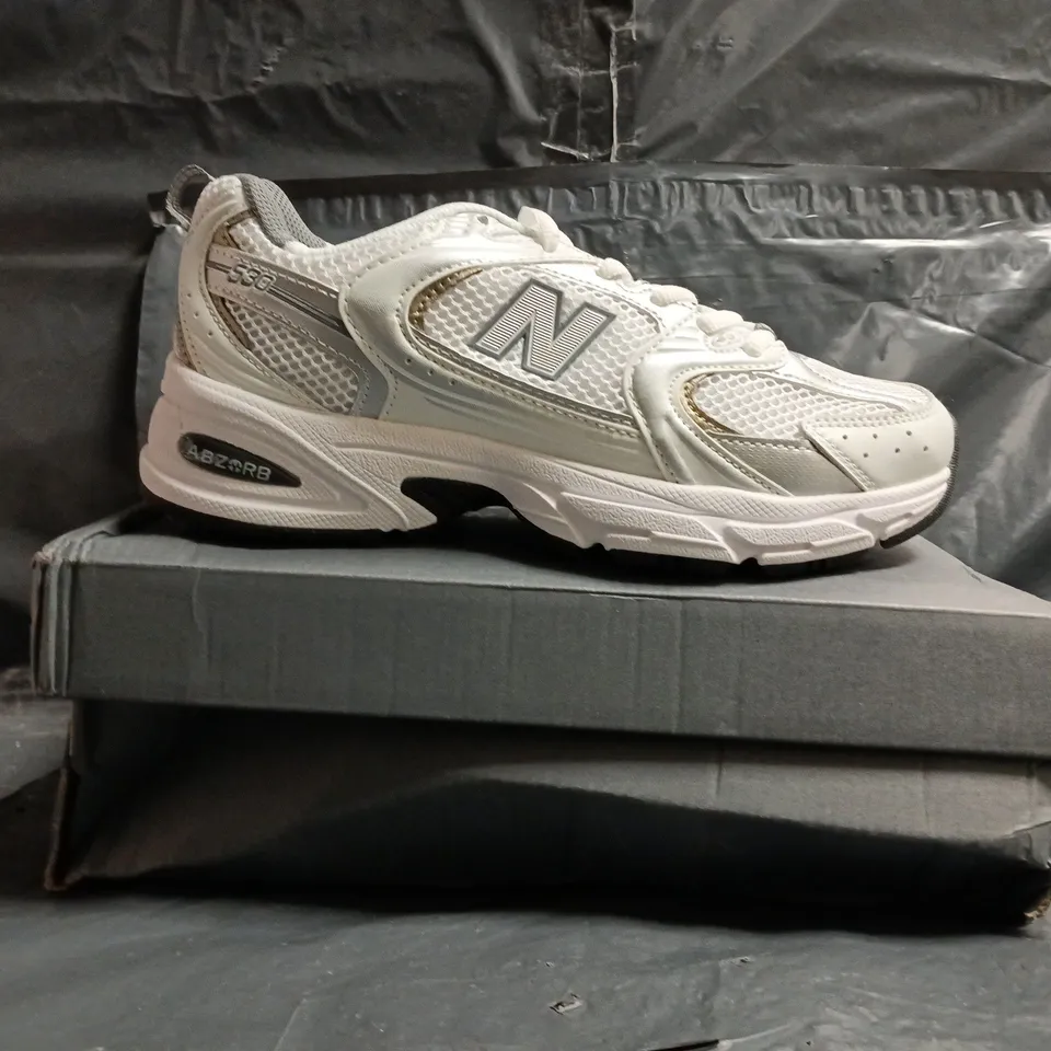 PAIR OF NEW BALANCE 530 TRAINERS IN WHITE/SILVER SIZE UK 6