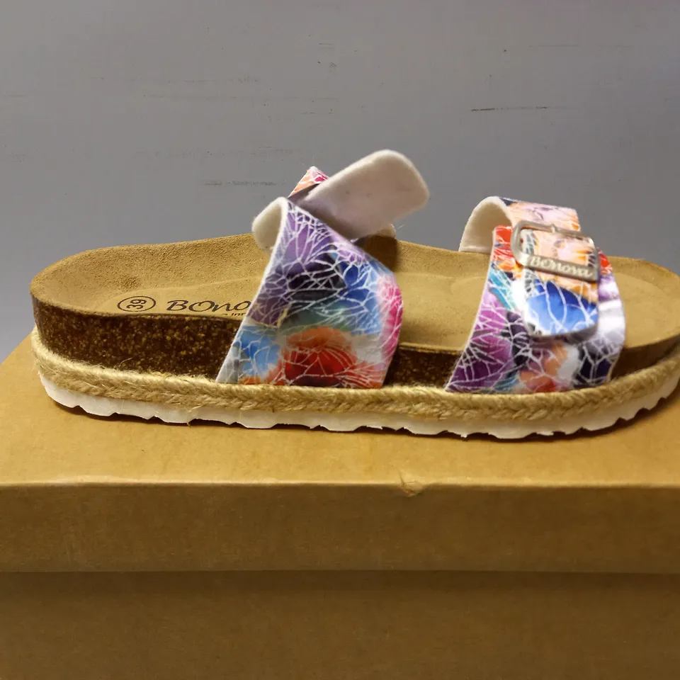 BOXED PAIR OF BONOVA FLORAL SANDLE SIZE 6