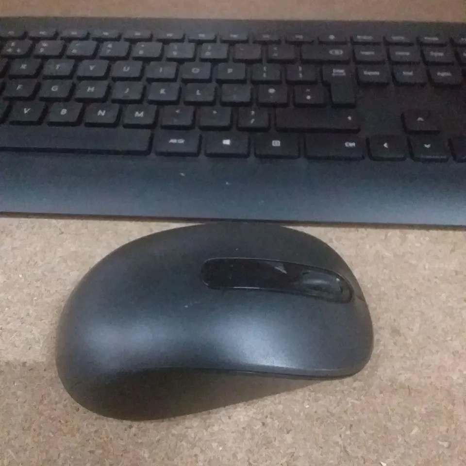 MICROSOFT WIRELESS 900 DESKTOP - KEYBOARD AND MOUSE COMBO