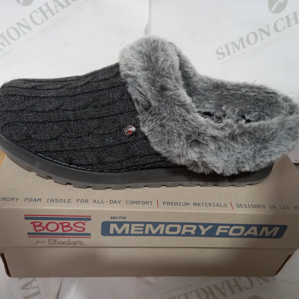 BOXED PAIR OF SKECHERS CHARCOAL SLIPPERS  - SIZE 6