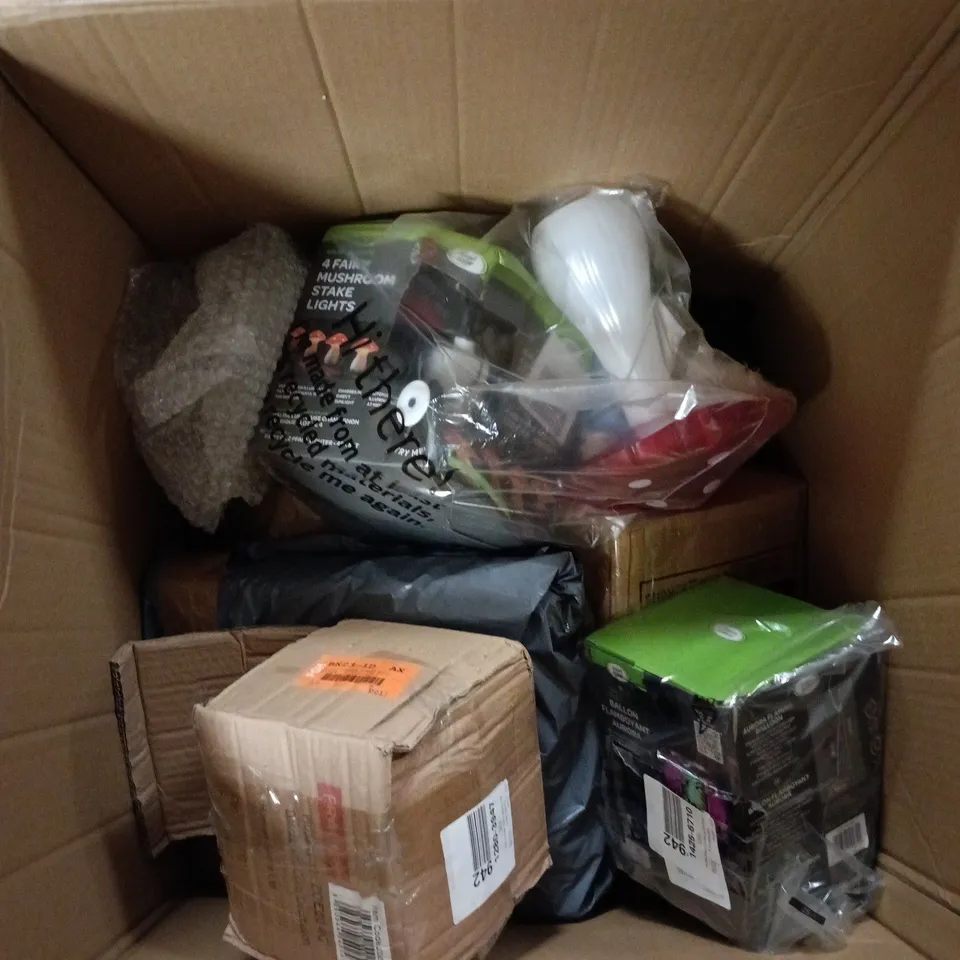 LARGE QUANTITY OF ASSORTED ITEMS TO INCLUDE GARDEN ORNAMENTS, GARDEN LIGHTS, ASSORTMENT OF CLOTHES IN VARIOUS STYLES & SIZES, ETC - COLLECTION ONLY
