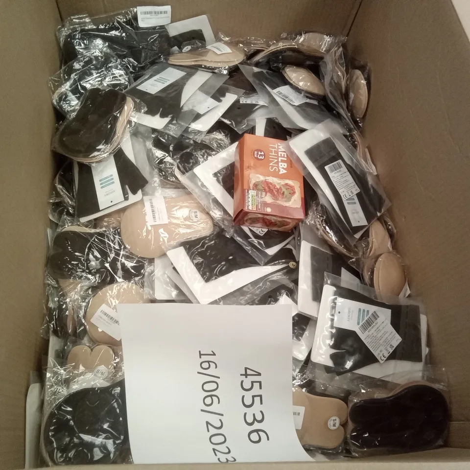 PALLET OF ASSORTED ITEMS INCLUDING BABY SOCKS & WRIST BRACES