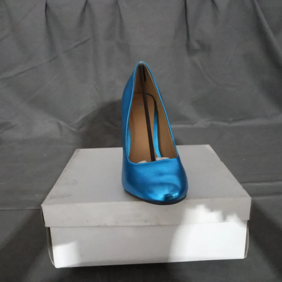 APPROXIMATELY 6 BOXED PAIRS OF ASOS SCALA HIGH HEELS IN BLUE SIZE 4