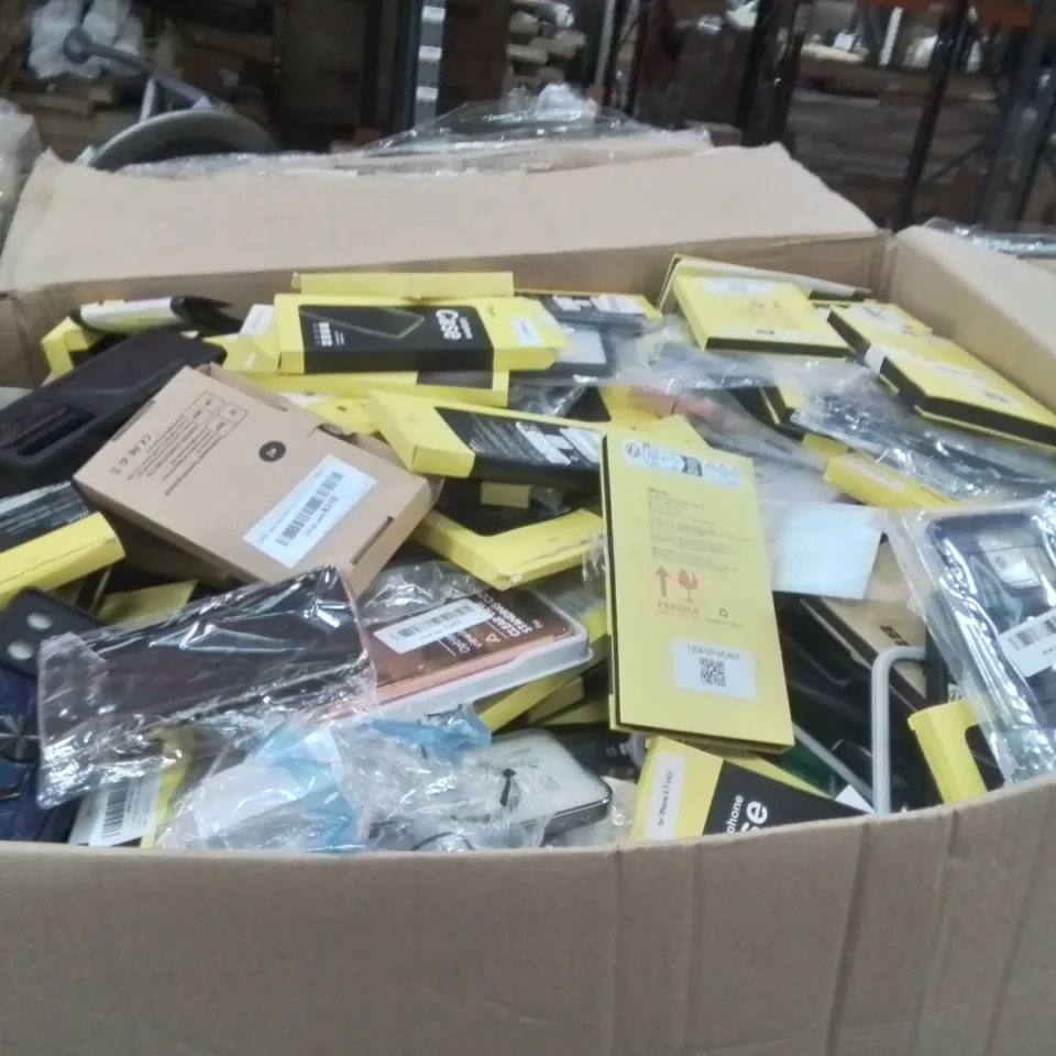 PALLET CONTAINING A LARGE QUANTITY OF PHONE CASES 
