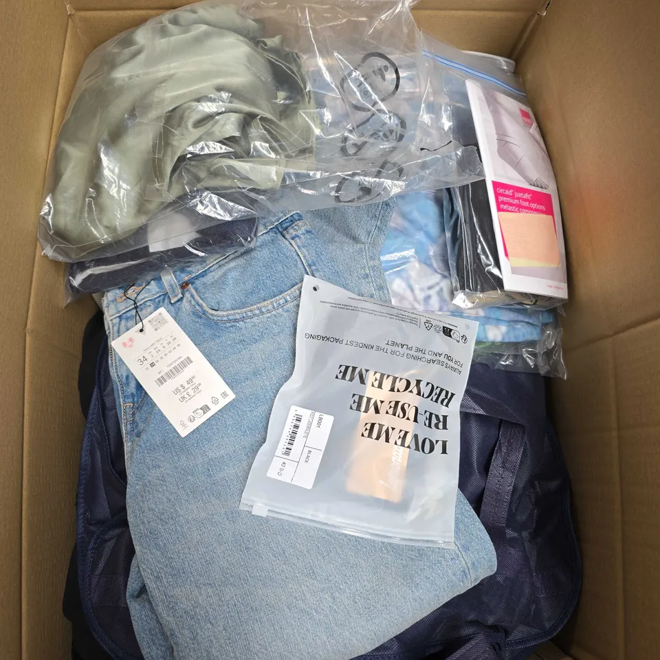 LARGE BOX OF APPROXIMATELY 20 ASSORTED CLOTHING ITEMS IN VARIOUS SIZES, STYLES AND COLOUR 
