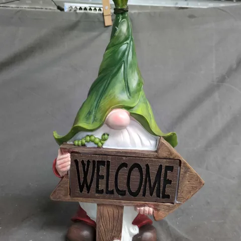 GARDEN GNOME STATUE WITH 'WELCOME' WOODEN ARROW SIGN