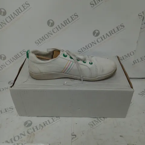 VIONIC STINSON LACE UP TRAINER - SIZE 7