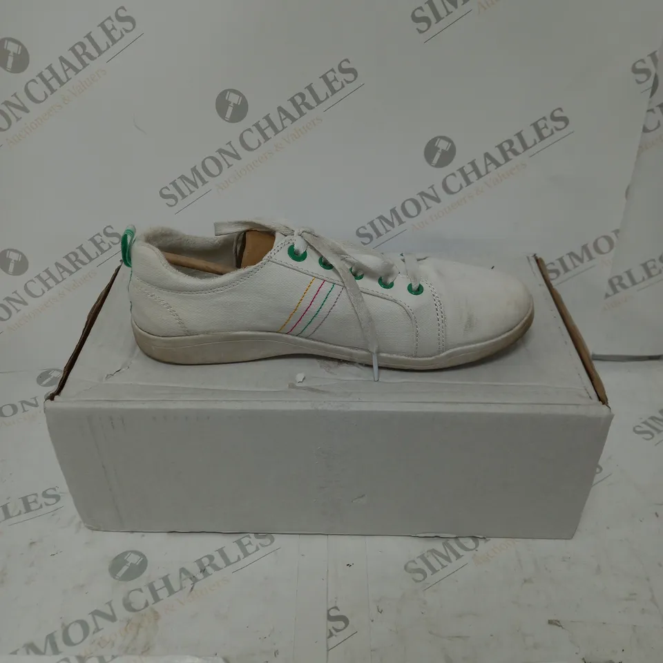 VIONIC STINSON LACE UP TRAINER - SIZE 7 