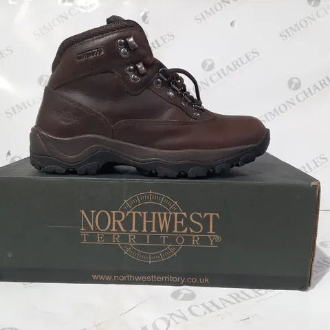 BOXED PAIR OF NORTHWEST TERRITORY ANKLE BOOTS IN BROWN UK SIZE 5