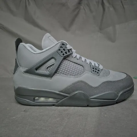 BOXED PAIR OF AIR JORDAN 4 RETRO SHOES IN GREY - UK SIZE 9