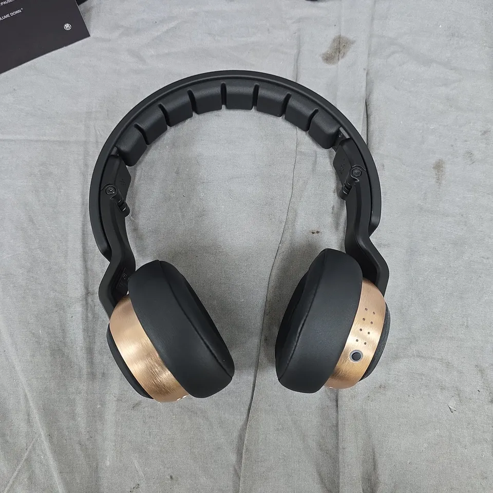 BRAND NEW BOXED MUNITIO PRO30 BRUSHED GOLD WIRELESS HEADPHONES 2AQPX-PRO30