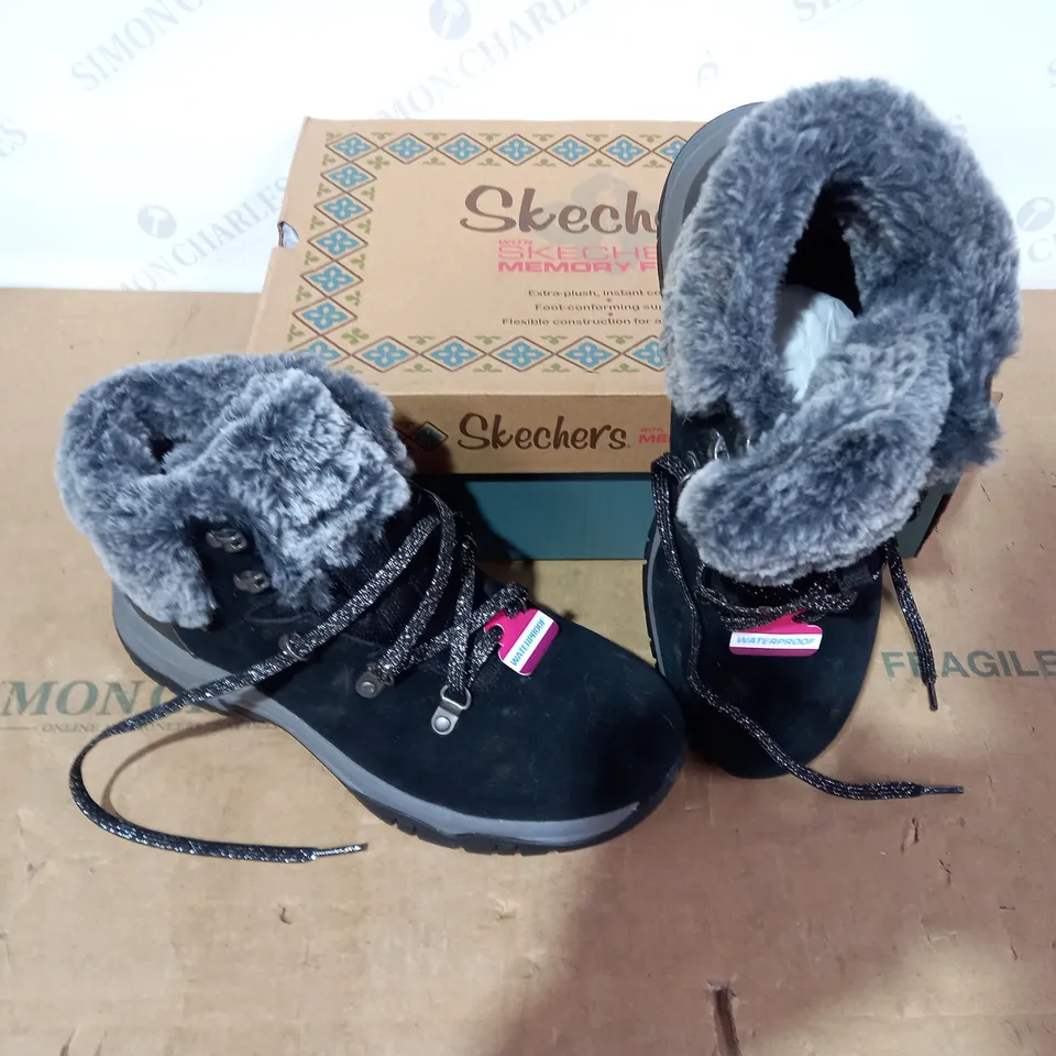 BOXED PAIR OF SKECHERS BOOTS- SIZE 7