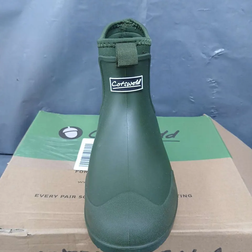 BOXED COTSWOLD GROSVENSOR GREEN BOOTS - UK 7