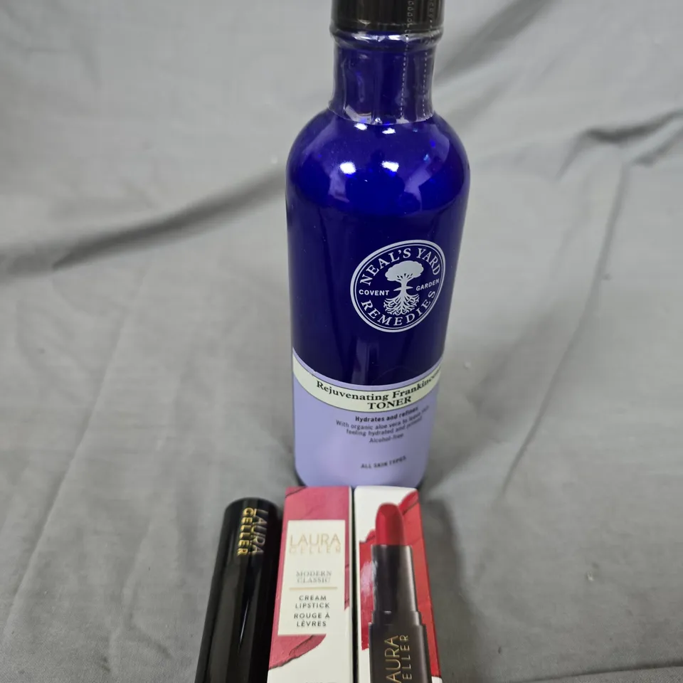 APPROXIMATELY 20 ASSORTED HEALTH & BEAUTY PRODUCTS TO INCLUDE LIPSTICK, TONER ETC 