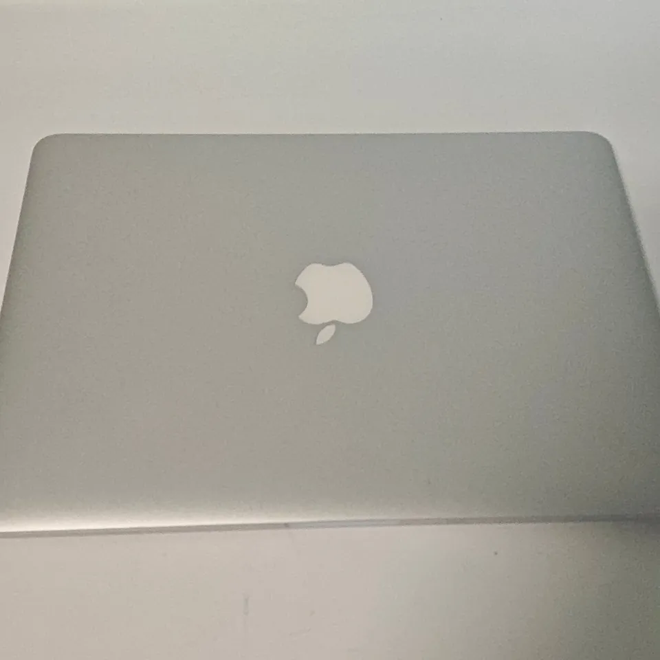 UNBOXED APPLE MACBOOK PRO I-7 8GB/256GB IN SILVER - A1502