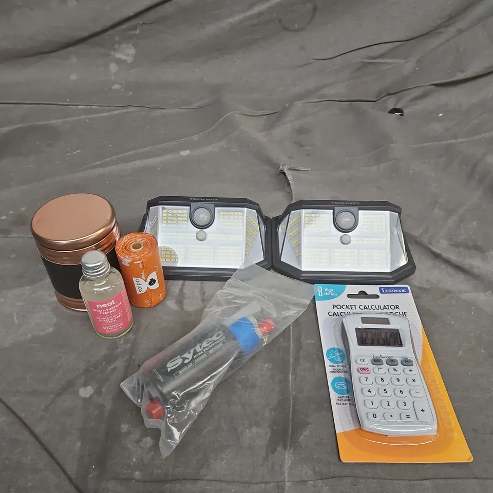 APPROXIMATELY 15 ASSORTED HOUSEHOLD ITEMS TO INCLUDE LED LIGHTS, CALCULATOR, SURFACE CLEANER ETC