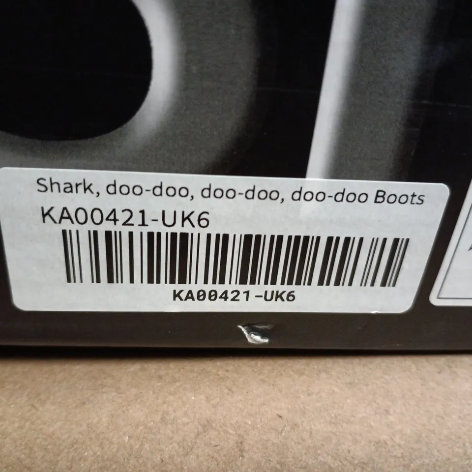 BOXED KOI SHARK DOO-DOO BOOTS IN GREY - UK 6