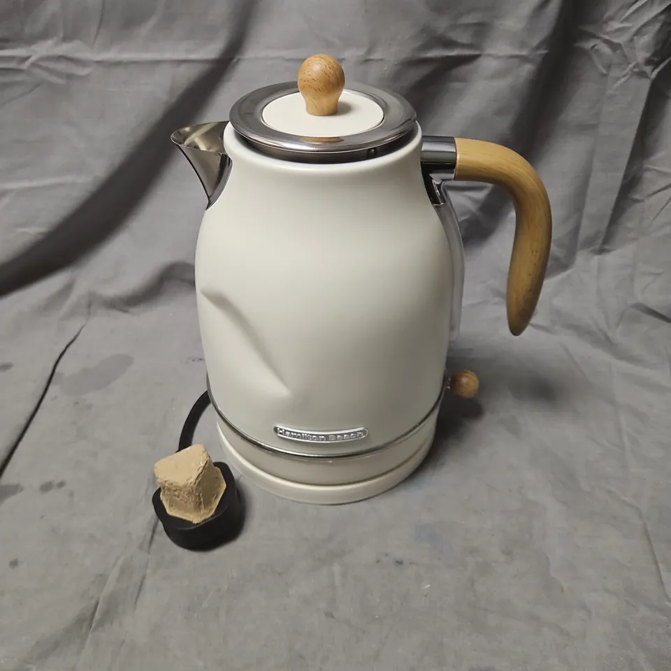HAMILTON BEACH SCANDI COLLECTION 1.7L JUG KETTLE – MATT CREAM (BOXED)