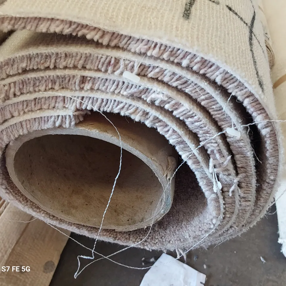 ROLL OF QUALITY DIMENSIONS HEATHERS CARPET APPROXIMATELY 5M × 2.37M