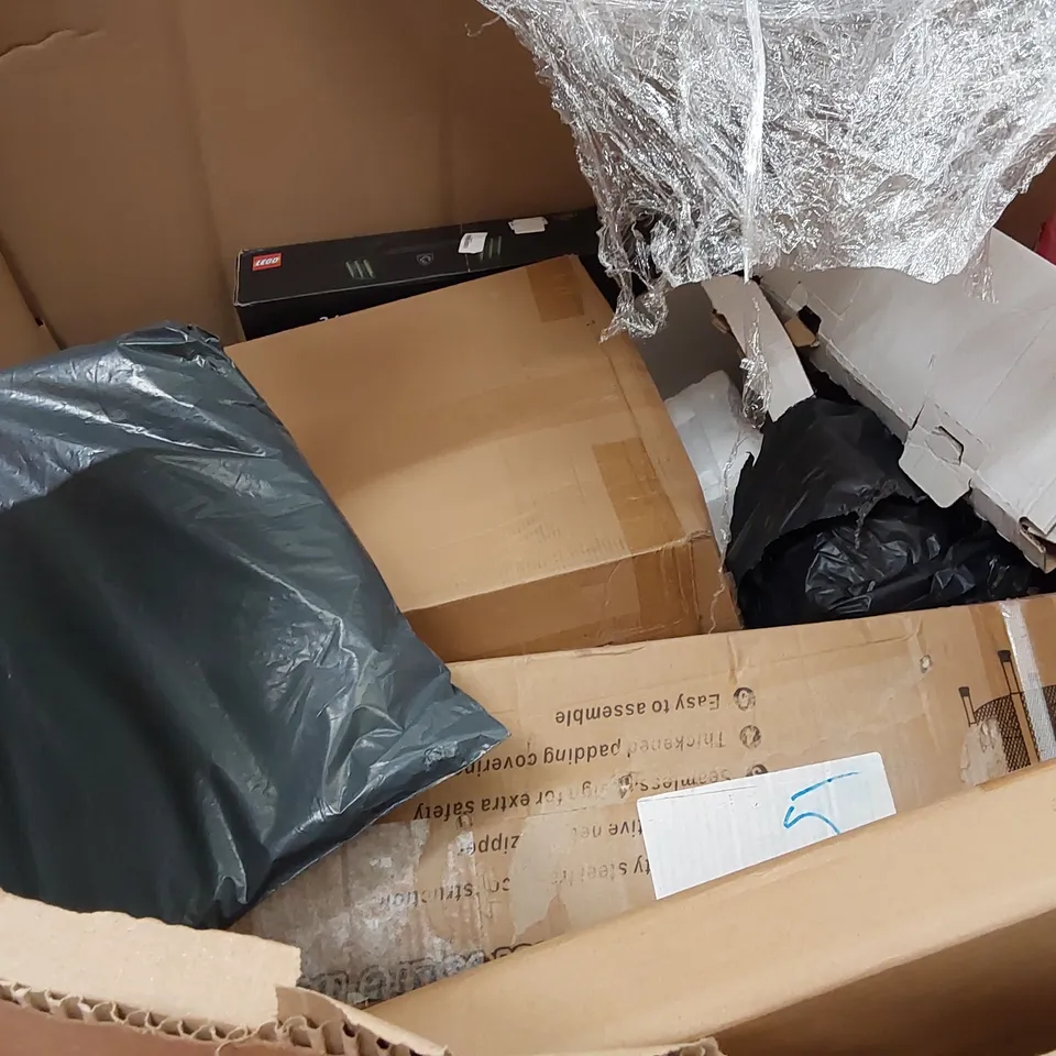 PALLET OF ASSORTED ITEMS INCLUDING: PRESSURE WASHER, OFFICE CHAIR, METAL CLOTHES RACK, HIGH SPEED BLENDER, KING SIZE MULBERRY SILK DUVET, FLOOR COAT RACK