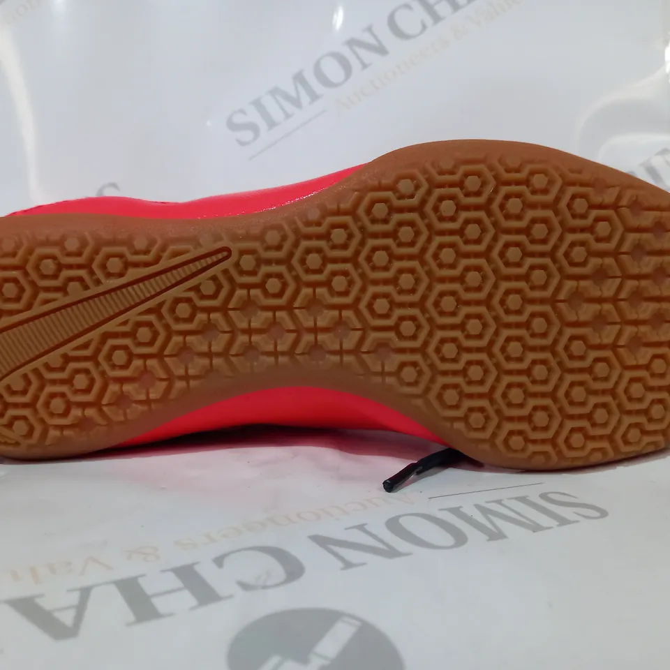 PAIR OF NIKE JR MERCURIAL PRO IC SHOES IN BRIGHT CRIMSON UK SIZE 5.5