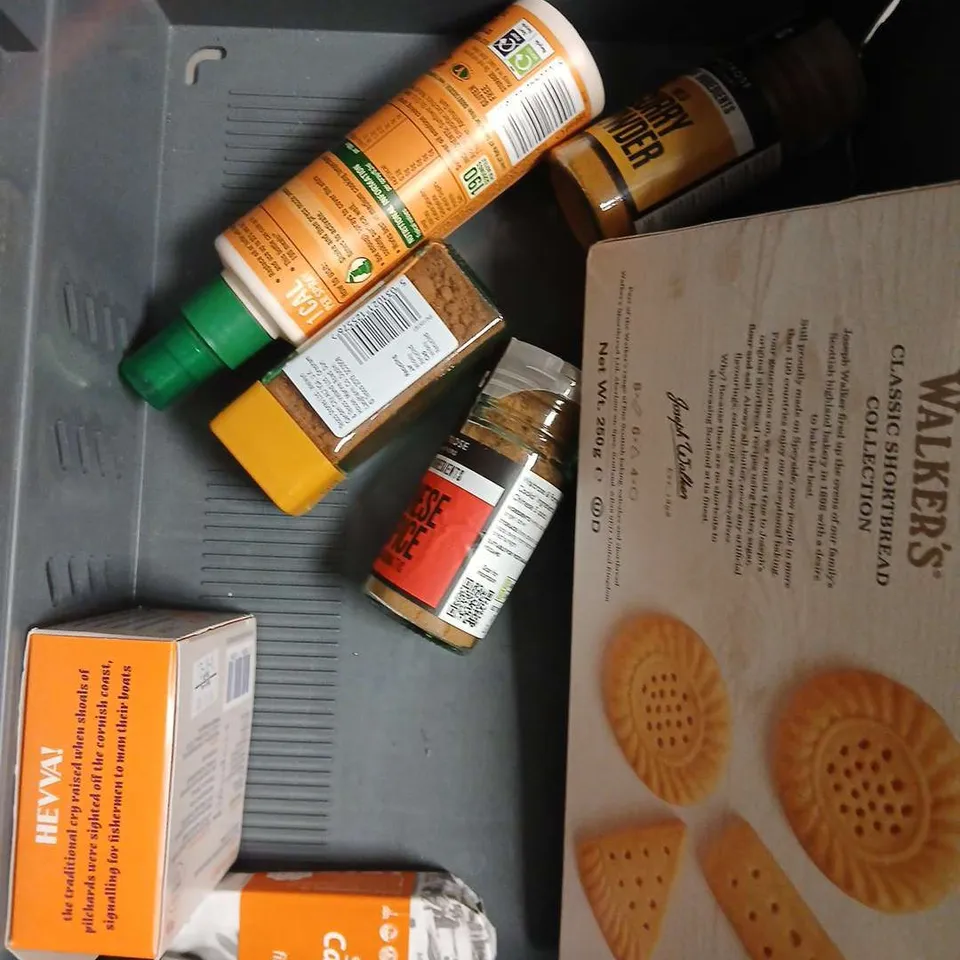 APPROXIMATELY 10 ASSORTED FOOD/DRINK PRODUCTS TO INCLUDE WALKER'S SHORTBREAD, REBEL COFFEE, SALT & PEPPER SEASONING ETC