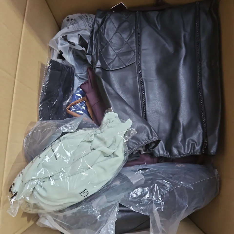 BOX OF APPROXIMATELY 20 ASSORTED CLOTHING ITEMS TO INCLUDE SKIRT, TSHIRT, SHIRT, ETC