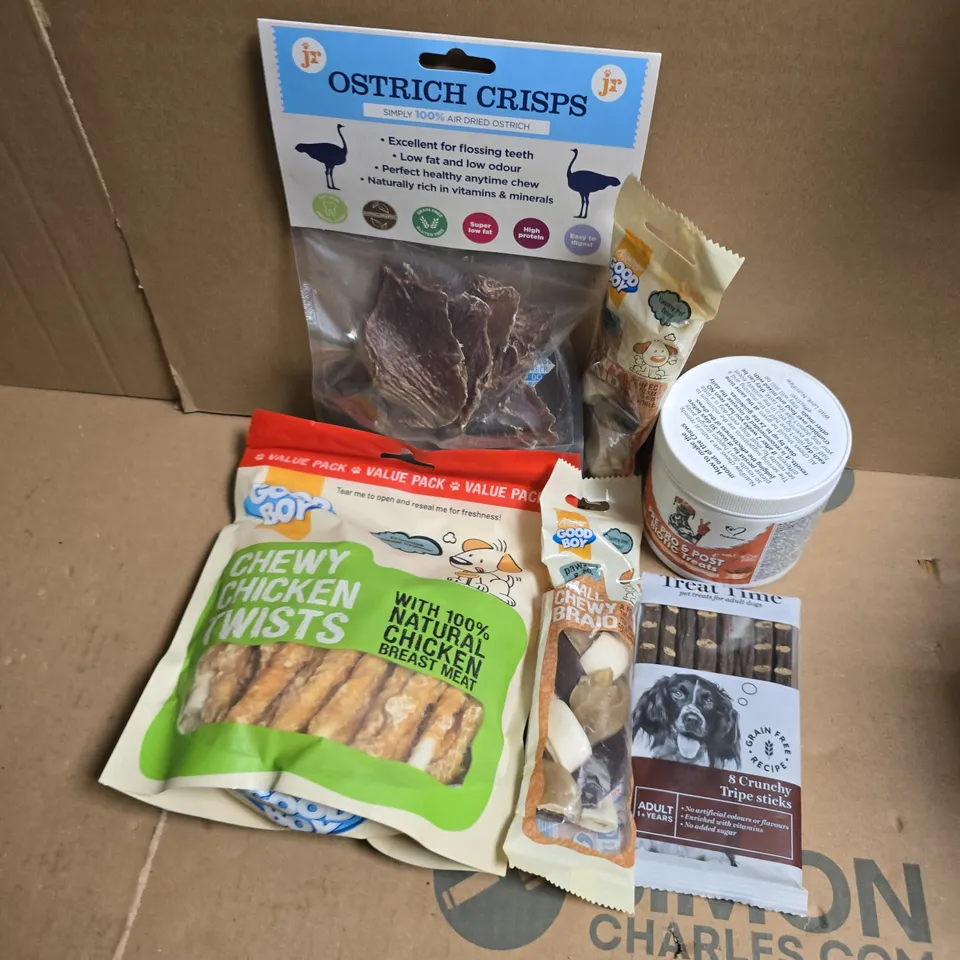 APPROXIMATELY 12 ASSORTED DOG FOOD & SUPPLIES TO INCLUDE OSTRICH CRISPS, BIOTIC TREATS, CHEW BRAID, ETC
