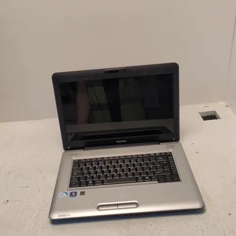 TOSHIBA SATELLITE PRO L450 LAPTOP – UK KEYBOARD, SILVER