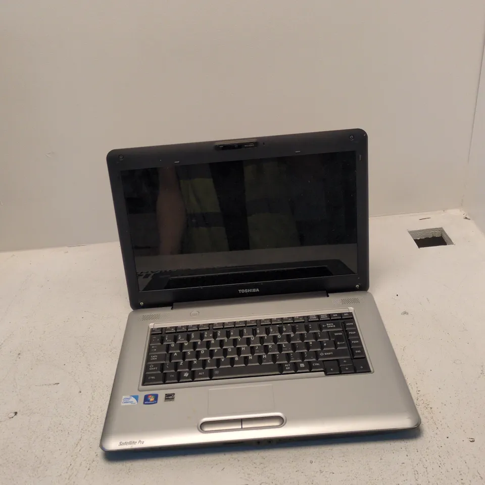 TOSHIBA SATELLITE PRO L450 LAPTOP – UK KEYBOARD, SILVER