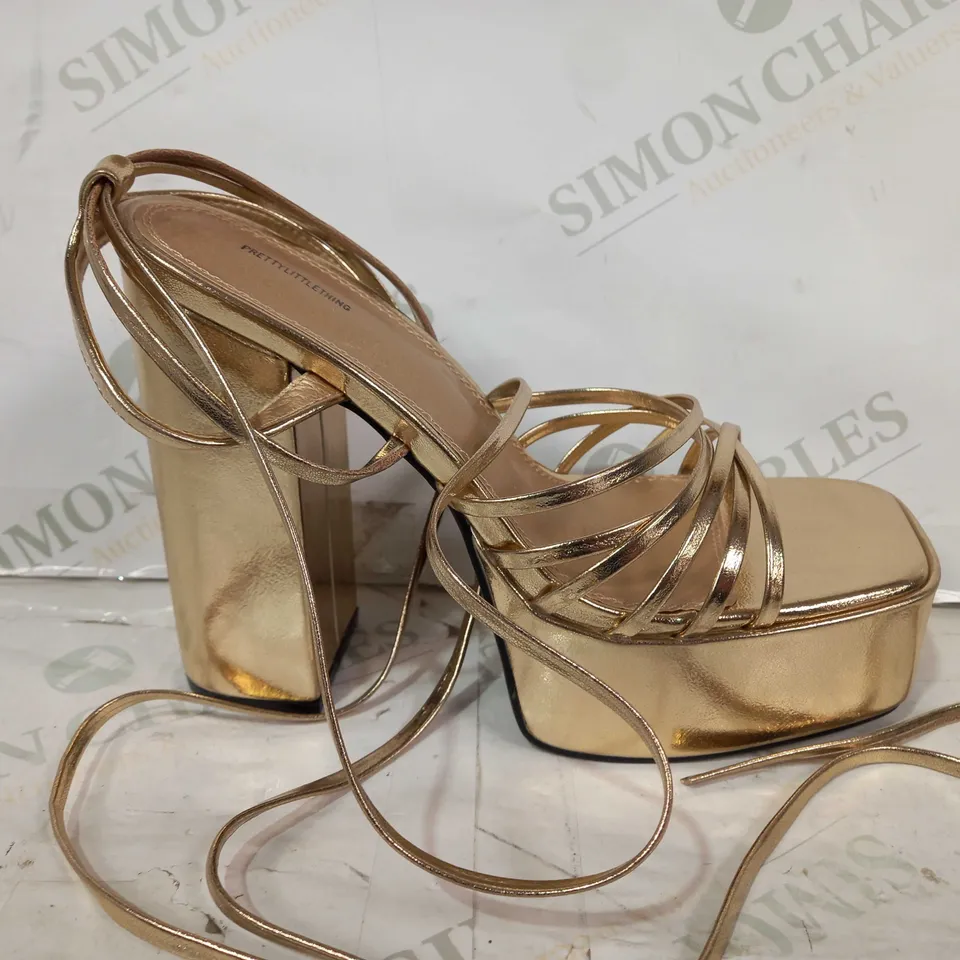 BOXED PAIR OF PRETTY LITTLE THING OPEN TOE PLATFORM BLOCK HEELS IN METALLIC GOLD UK SIZE 5