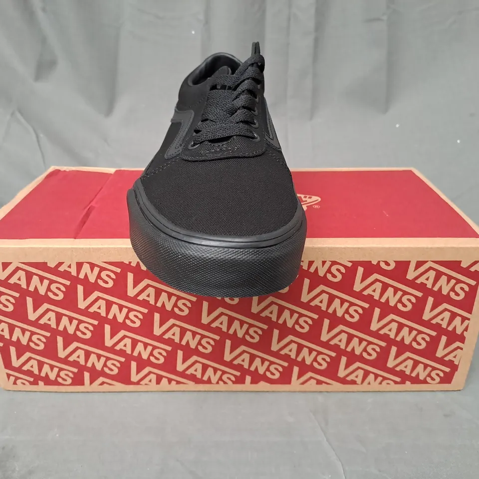 BOXED PAIR OF VANS WARD SHOES IN BLACK UK SIZE 9.5