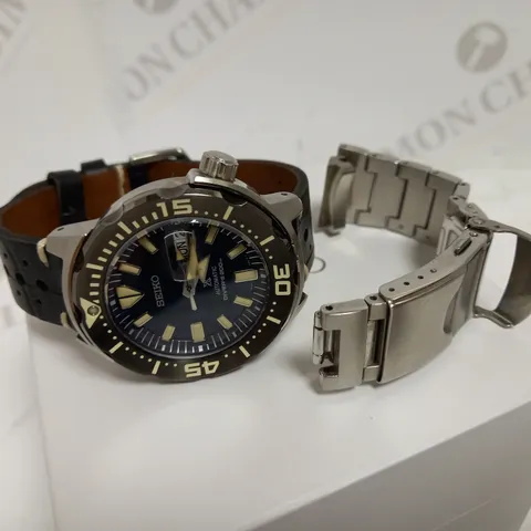 SEIKO LEATHER STRAP WATCH WITH SPARE BRACELET STRAP