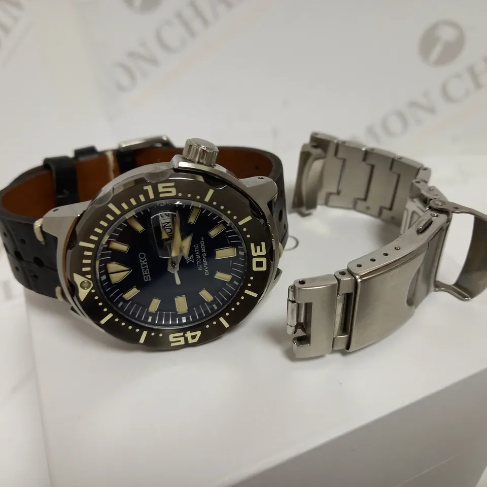 SEIKO LEATHER STRAP WATCH WITH SPARE BRACELET STRAP